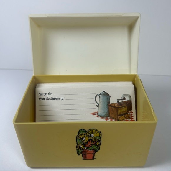 Vintage Plastic Recipe Box Flowers Flip Top Lid with Some Recipes Lemon Bush - Picture 6 of 8